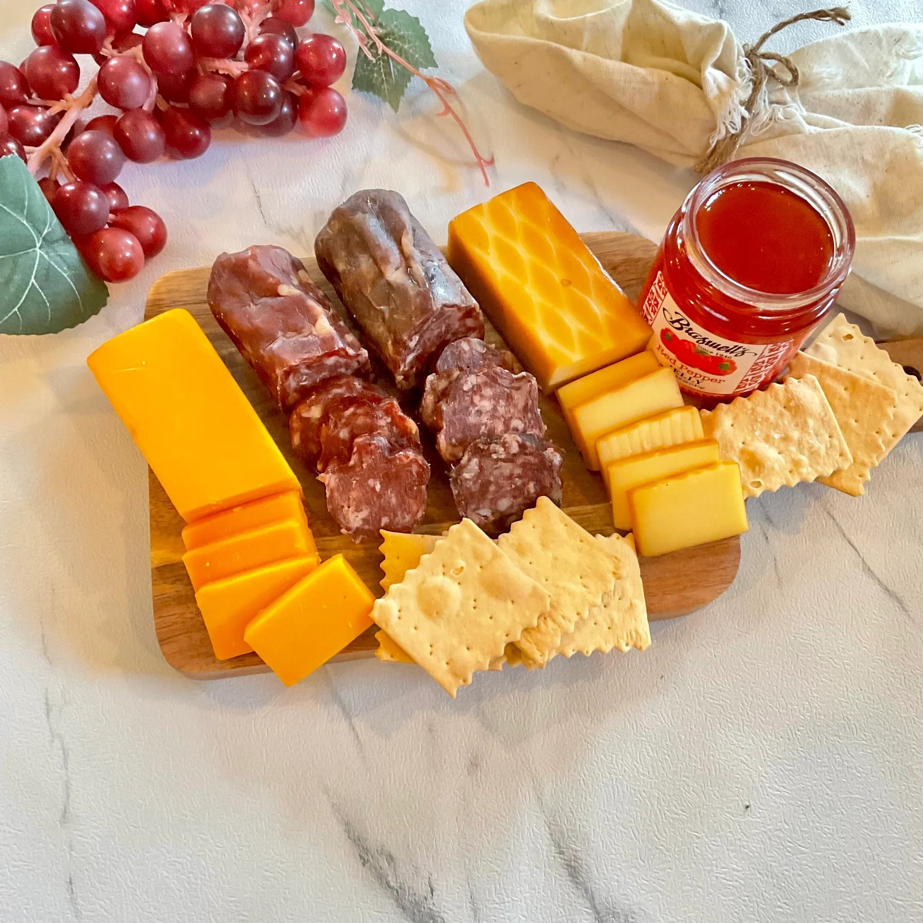 Sergio¡¯s Acacia Wood 8-Piece Charcuterie Set