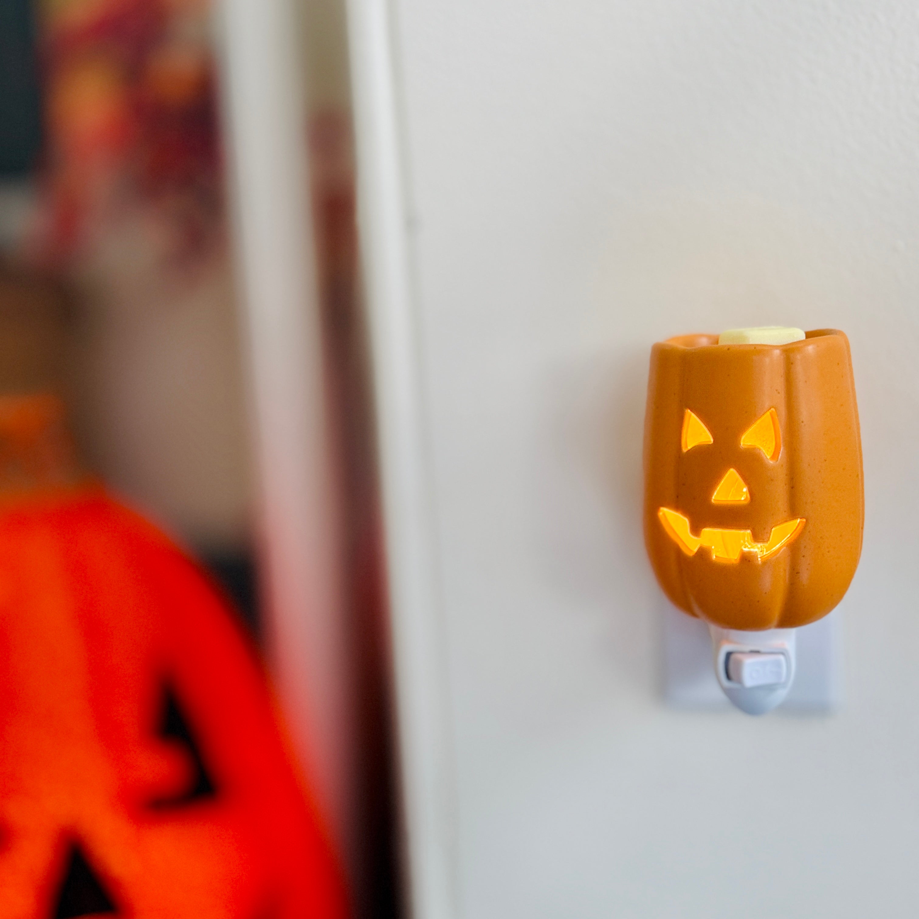 Candle Warmers Jack O¡¯ Lantern Pluggable Fragrance Warmer w/   Wax Melts